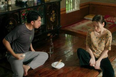 Tuấn Tú - một ông chồng 'báo đời' và Đan Lê – một cô vợ cam chịu gây chú ý trên màn ảnh