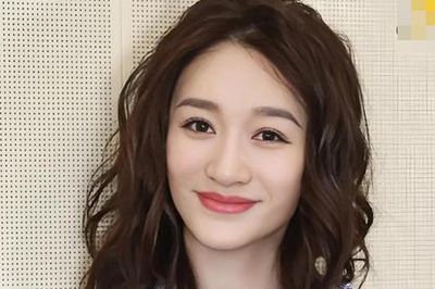 Vượt qua nỗi buồn sau đổ vỡ hôn nhân, Chị đẹp tự thưởng cho mình siêu xe tiền tỷ