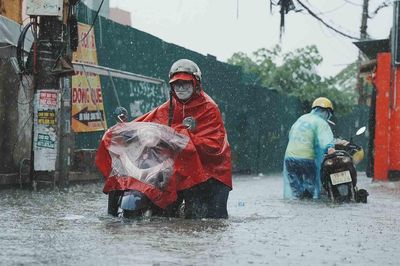 Hà Nội: Mây dông đổ bộ nhiều khu vực, người dân cần đề phòng lốc, sét