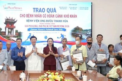 Báo Phụ nữ Việt Nam trao tặng 50 suất quà cho bệnh nhân ung thư hoàn cảnh khó khăn