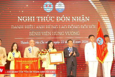 Bệnh viện Hùng Vương đón nhận danh hiệu Anh hùng Lao động