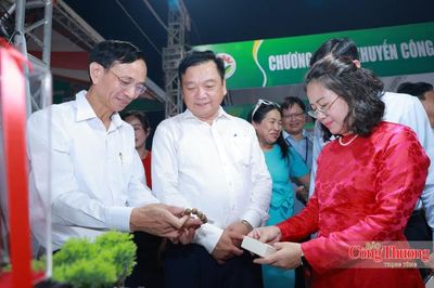 Khai mạc Hội chợ sản phẩm công nghiệp nông thôn tiêu biểu miền Trung – Tây Nguyên