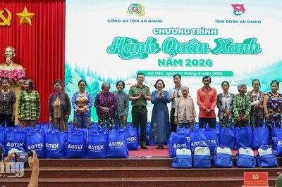 “Hành quân xanh” trao 520 phần quà, học bổng tại Hà Tiên