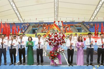 Phó Chủ tịch UBND tỉnh Lê Xuân Lợi dự khai mạc Đại hội Thể dục thể thao phường Đồng Nguyên