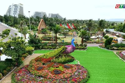 Lễ hội “Ngàn hoa về phố biển” hút khách tham quan