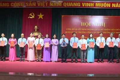 Phường Quy Nhơn công bố các quyết định thành lập và bổ nhiệm viên chức quản lý các trường công lập sau sắp xếp