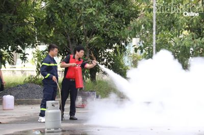 110 cán bộ, phóng viên Báo và Phát thanh, Truyền hình Khánh Hòa được tập huấn về phòng cháy, chữa cháy
