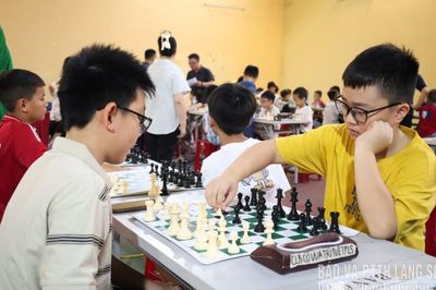 Trên 170 kỳ thủ nhí phường Kỳ Lừa thi đấu cờ vua, cờ tướng