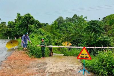 Hơn 300 đoàn viên, thanh niên tham gia hỗ trợ người dân ứng phó bão số 4