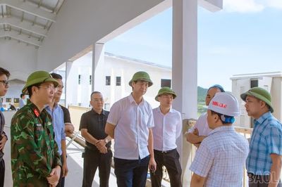 Phó Chủ tịch UBND tỉnh Phan Trung Bá kiểm tra công trình trường nội trú biên giới Y Tý, A Mú Sung