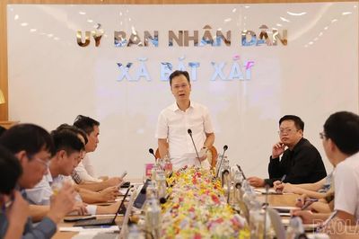 Phó Chủ tịch UBND tỉnh Nguyễn Thành Sinh kiểm tra tình hình triển khai dự án khu công nghiệp Bản Qua