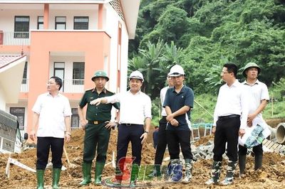 Đồng chí Chủ tịch UBND tỉnh kiểm tra tiến độ xây dựng Trường phổ thông nội trú Tiểu học- THCS Phiêng Pằn