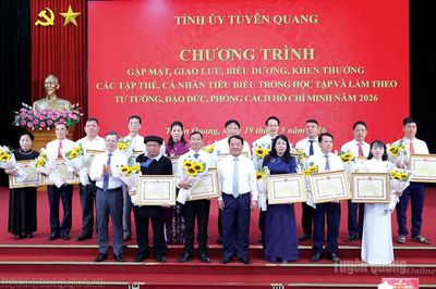 Thực hành theo gương Bác