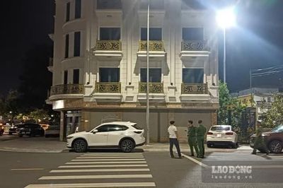 Công an phong tỏa khu vực nhà Hải Sa Pa, người dân kéo đến ngày một đông