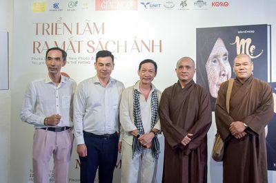 108 khoảnh khắc xúc động về người mẹ Việt Nam qua ống kính Trần Thế Phong