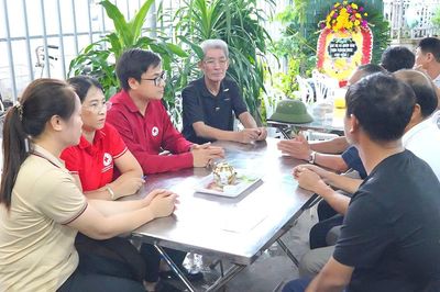 Hỗ trợ gia đình hai nạn nhân tử vong do sét đánh ở Ninh Bình