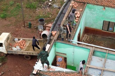 Hiện trường khắc phục, sửa chữa 22 căn nhà bị ảnh hưởng lốc xoáy ở Gia Lai