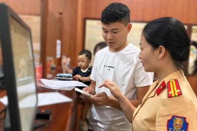 Ninh Bình: Hơn 24.600 thủ tục đăng ký xe được giải quyết, 98% thực hiện trực tuyến