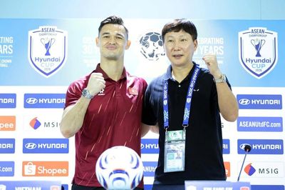 Thắng Thái Lan, HLV Kim Sang-sik hết lời khen ngợi một cái tên của tuyển Việt Nam