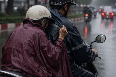 Có những ngày, mẹ chỉ cần một lời nói nhẹ nhàng (tản văn)