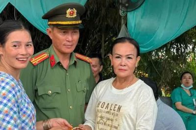 Công an phường hỗ trợ du khách tìm lại 1 cây vàng đánh rơi ở lễ hội