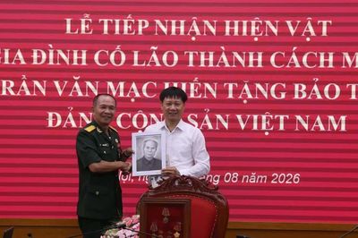Trao tặng hiện vật, hội thảo khoa học về cán bộ lão thành cách mạng Trần Văn Mạc