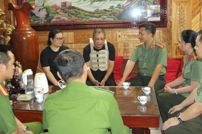 Lào Cai: Thăm hỏi, động viên cán bộ Công an xã bị đa chấn thương khi làm nhiệm vụ