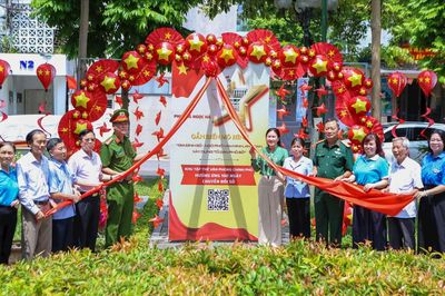 Phường Ngọc Hà gắn biển mô hình gia đình số