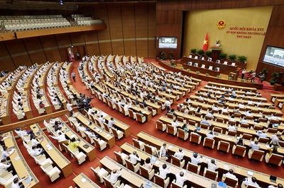 Quốc hội thảo luận về giảm thuế thu nhập cá nhân