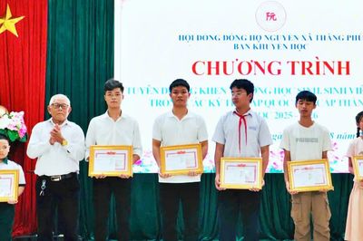 Dòng họ Nguyễn xã Thăng Phú, Đà Nẵng khen thưởng học sinh, sinh viên đạt giải các kỳ thi