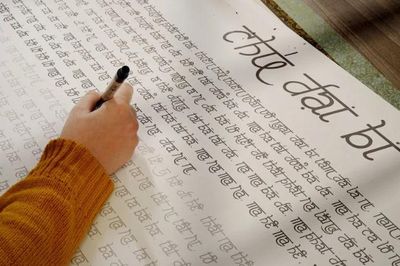 Chép kinh Phật "dưỡng thân - rèn tâm"