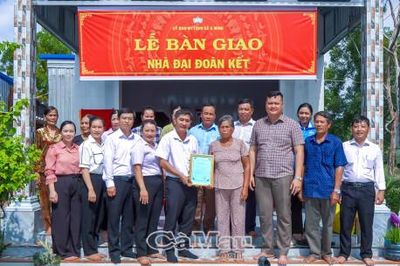 Xã U Minh bàn giao 13 căn nhà Đại đoàn kết