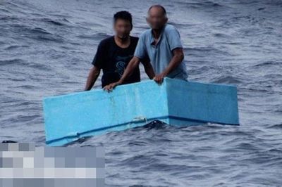 Mất tích giữa biển 5 ngày, hai ngư dân được phát hiện trong tình trạng khó tin, cách bờ hơn 240km