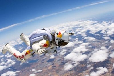 Rơi từ độ cao gần 39 km với tốc độ 1.368 km/h, người đàn ông sống sót nhờ điều gì?