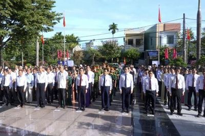 Đà Nẵng: Trang nghiêm lễ dâng hoa, dâng hương kỷ niệm 120 năm Phủ lỵ Tam Kỳ