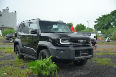 Chi tiết Toyota Land Cruiser FJ giá gần 1,2 tỷ đồng tại Việt Nam