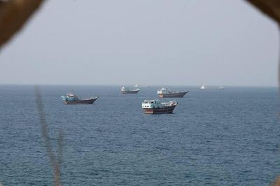 Mỹ - Iran tiếp tục khẩu chiến, Tehran cho phép một số tàu qua Hormuz