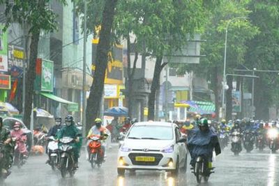 Hà Nội cục bộ có nơi mưa rất to