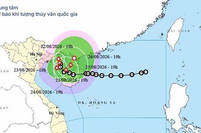 Bão số 4 mạnh cấp 8 liên tục đổi hướng, các địa phương chủ động 'cấm biển'