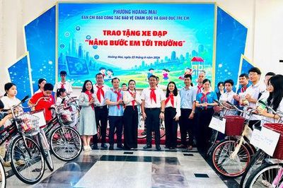 Phường Hoàng Mai tặng 36 xe đạp – nâng bước em đến trường