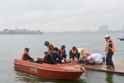 Phường Tây Hồ thực tập xử lý tình huống sự cố trên mặt nước