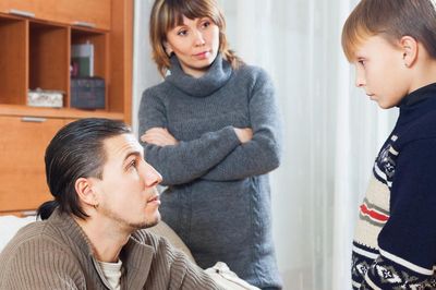 Một kiểu cha mẹ khiến con càng lớn càng khép kín, không muốn chia sẻ chuyện riêng