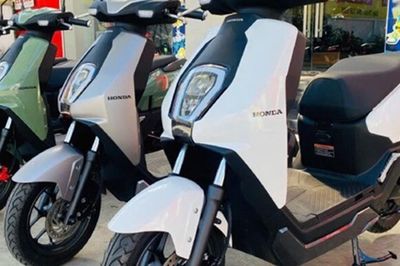 Loạt xe máy điện giảm giá sốc, chỉ từ 16 triệu đồng, có mẫu đi tới 181km/lần sạc