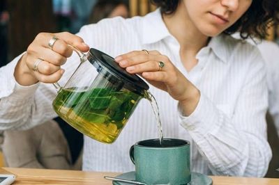 4 loại thực phẩm không nên dùng chung với trà xanh