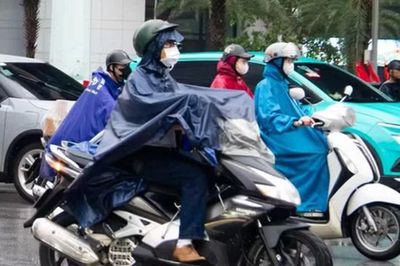 Bão số 4 đã mạnh lên, di chuyển thế nào và bao giờ mới rời Vịnh Bắc Bộ?