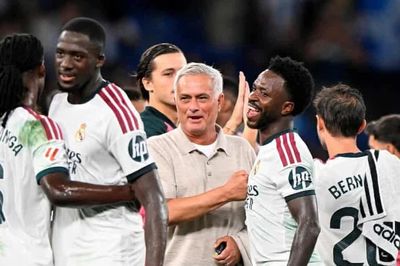 HLV Mourinho giúp Real thắng nghẹt thở phút 90