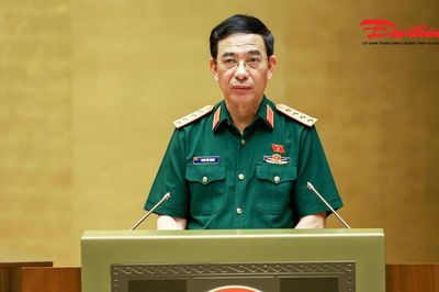 Quốc hội thông qua hai luật liên quan đến quân sự, quốc phòng