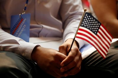 Lệnh cấm thị thực với công dân từ 75 nước của ông Trump bị tòa bác bỏ