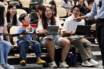 Cậu bé 7 tuổi học đại học tốp đầu ở Singapore