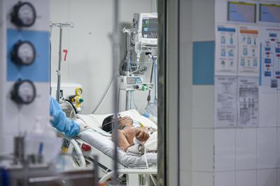 Số ca HIV nhập viện ở TP.HCM tăng 48%, BS chỉ ra 1 đường lây phức tạp